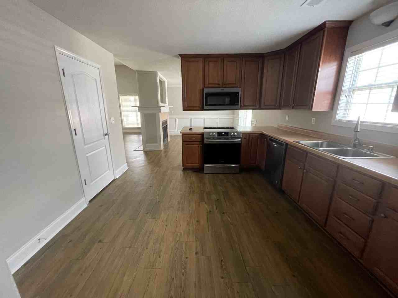 117 Amber Dr - Photo 3 of 18