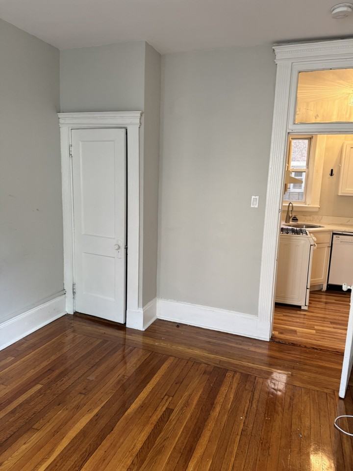 41 Hemenway St #19 - Photo 4 of 25