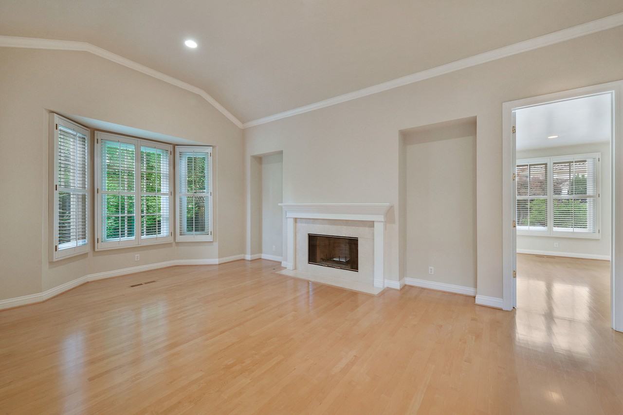 270 Gloria Cir - Photo 3 of 18