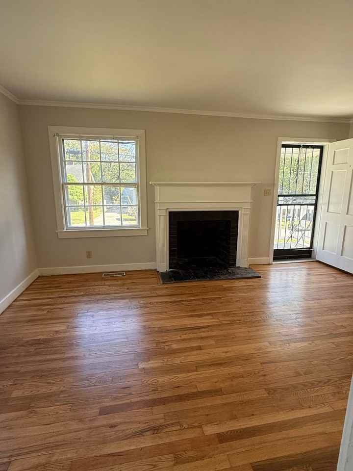 2233 Lawson Ave - Photo 4 of 16