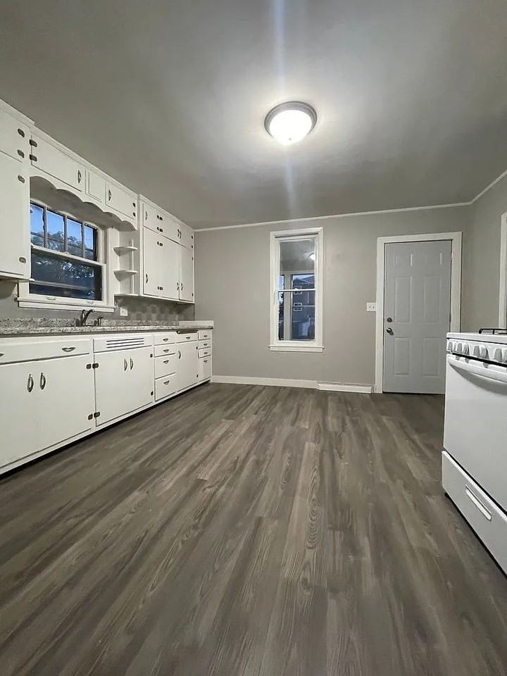 1002 8th St S - Photo 2 of 9