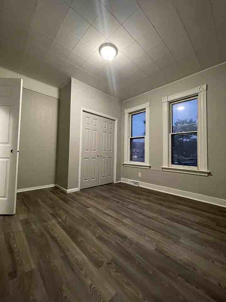 1002 8th St S - Photo 3 of 9