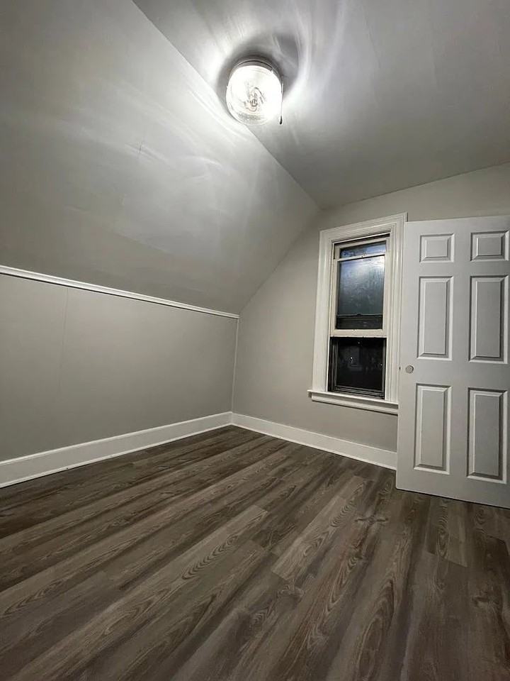 1002 8th St S - Photo 7 of 9