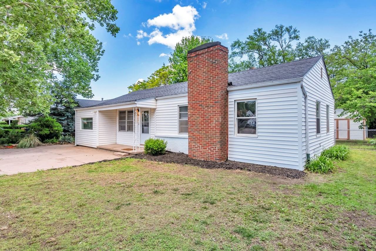 1040 N Baltimore Ave - Photo 3 of 35