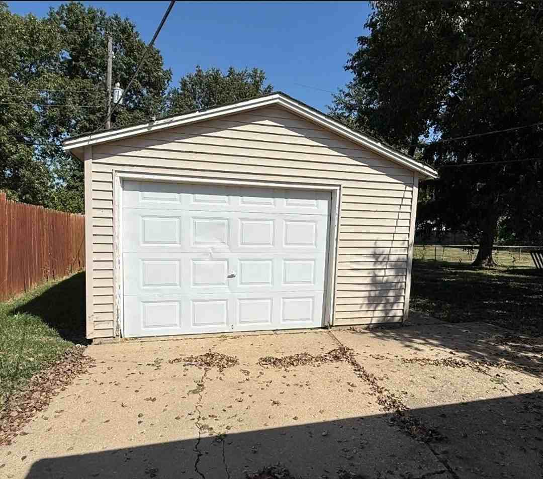 2848 E Cardinal Dr - Photo 2 of 14