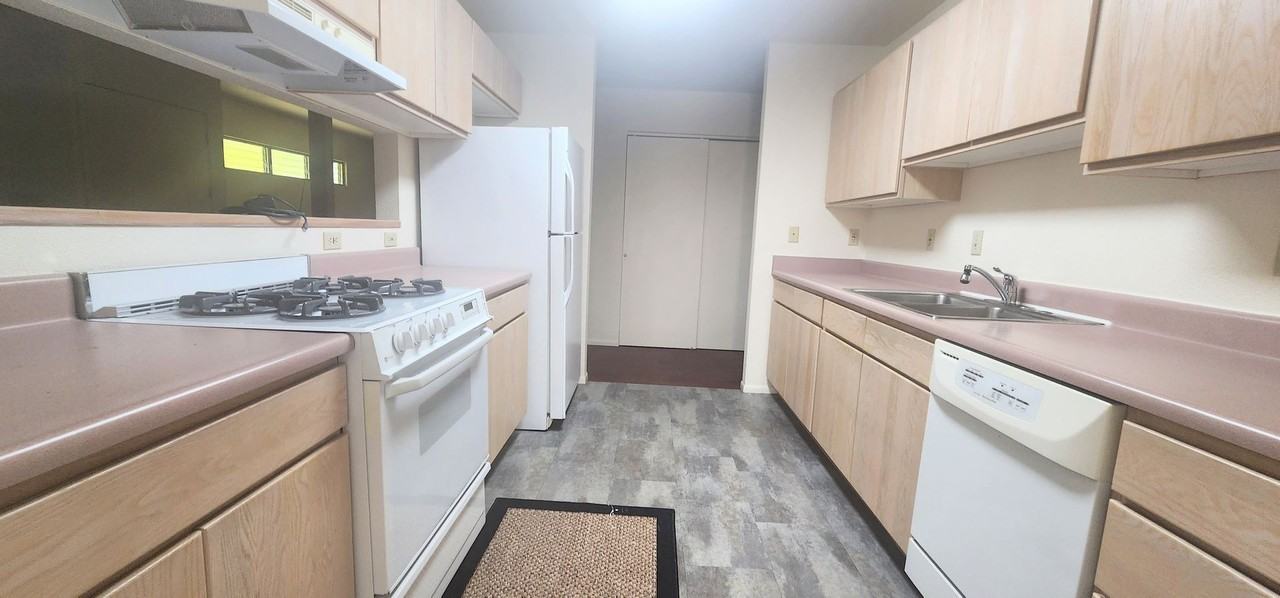 1044 5th Ave - Photo 3 of 25