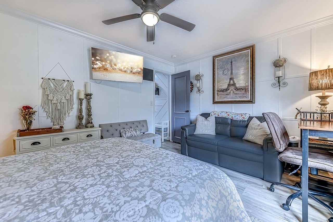 2427 Park St - Photo 3 of 21