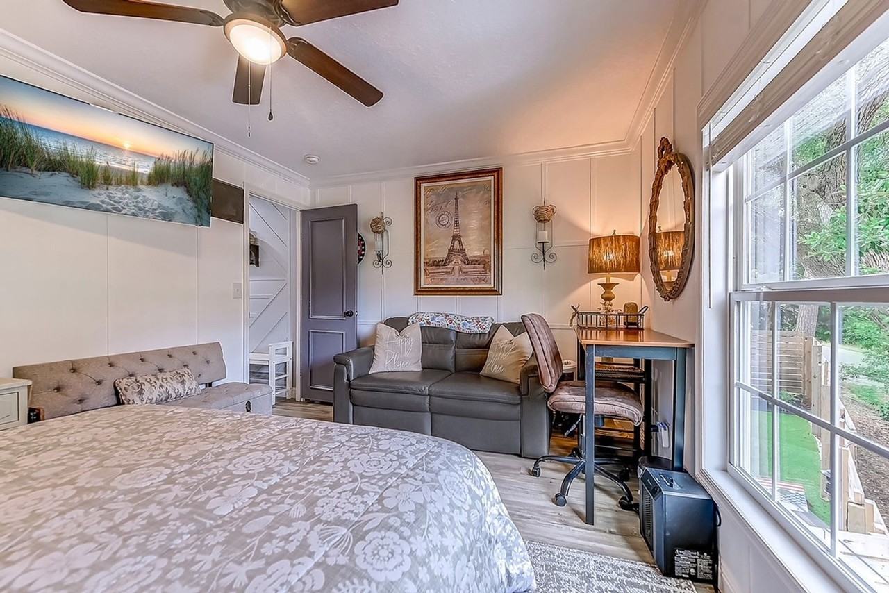 2427 Park St - Photo 5 of 21