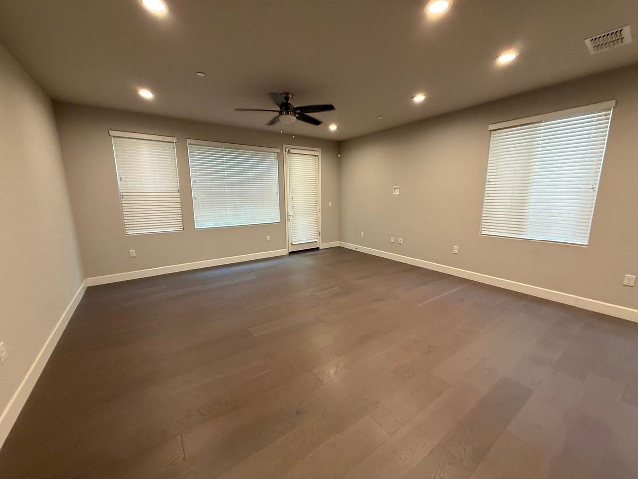 901 Persimmon Ter - Photo 4 of 12