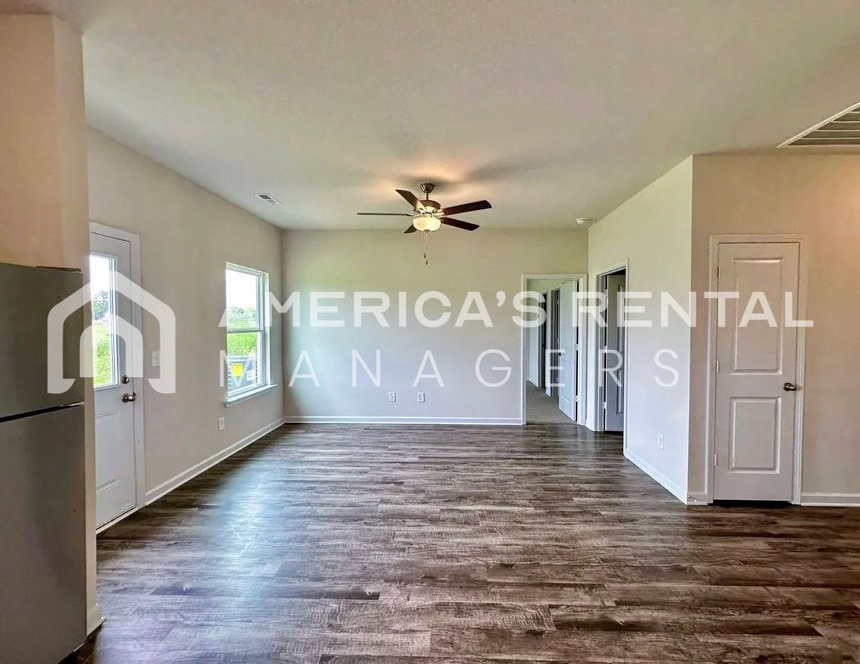 4060 Plymouth Ln - Photo 4 of 13