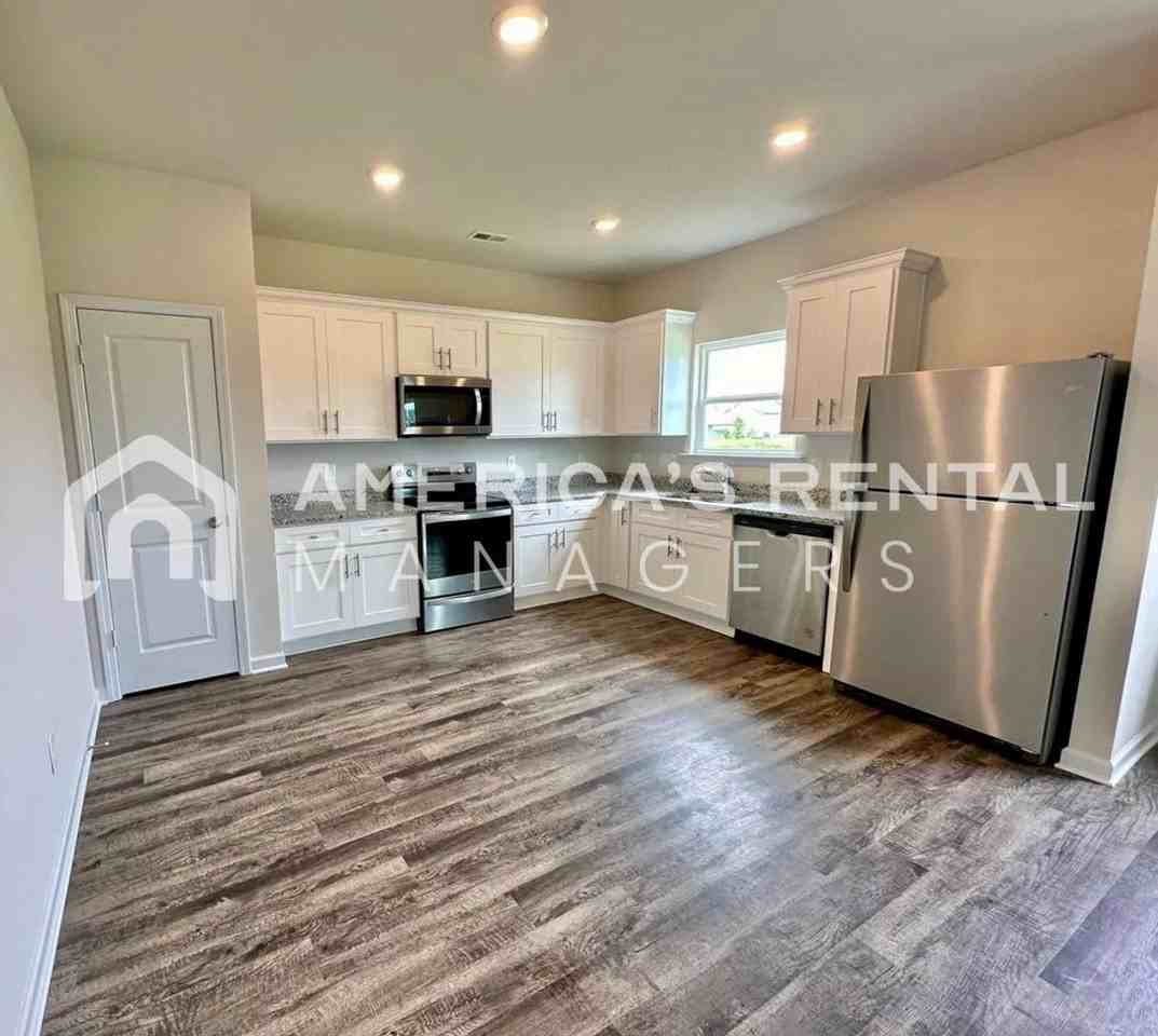 4060 Plymouth Ln - Photo 5 of 13