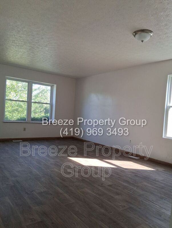 201 W Chalmers Ave - Photo 3 of 10