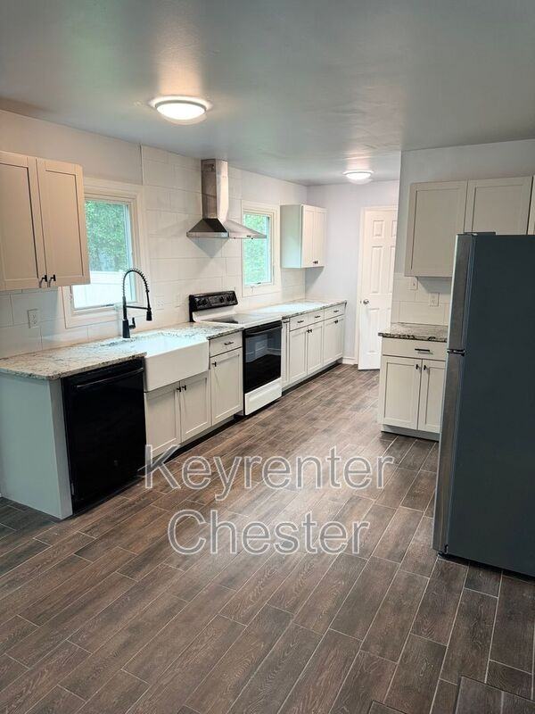 7515 Fawndale Drive - Photo 3 of 20