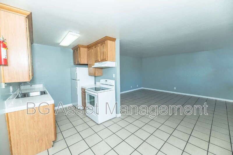 1529 23rd St #B - Photo 3 of 14