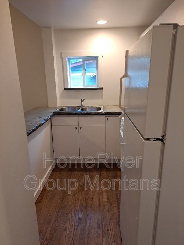 1020 Worden Ave - Photo 2 of 8