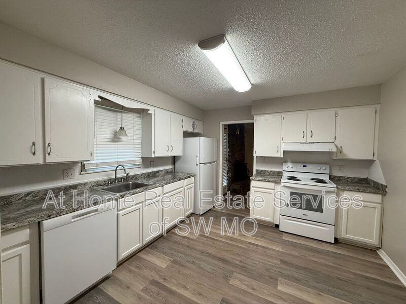 2315 W Village Ln - Photo 2 of 11