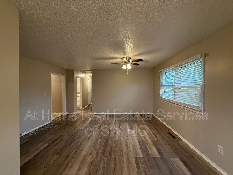 2315 W Village Ln - Photo 3 of 11
