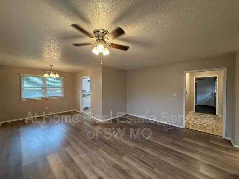 2315 W Village Ln - Photo 4 of 11