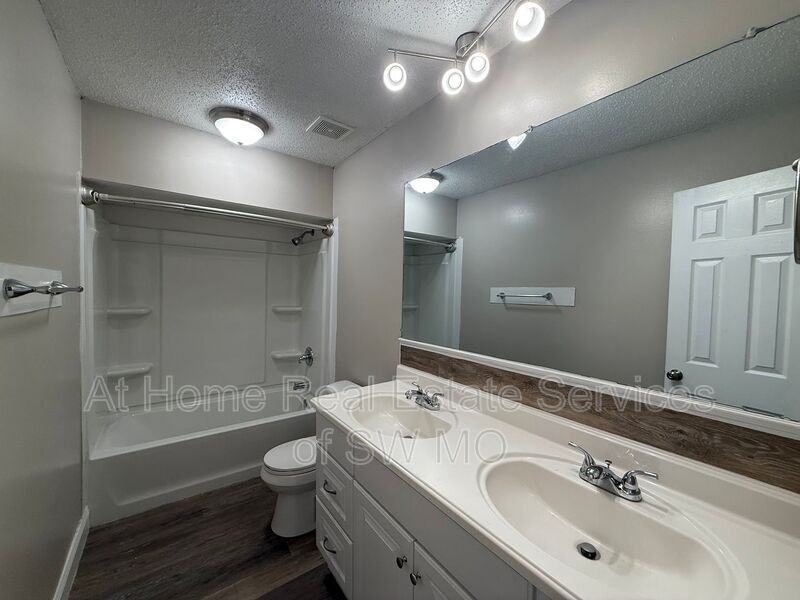 2315 W Village Ln - Photo 6 of 11