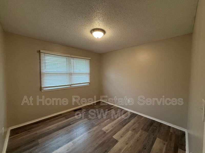 2315 W Village Ln - Photo 7 of 11