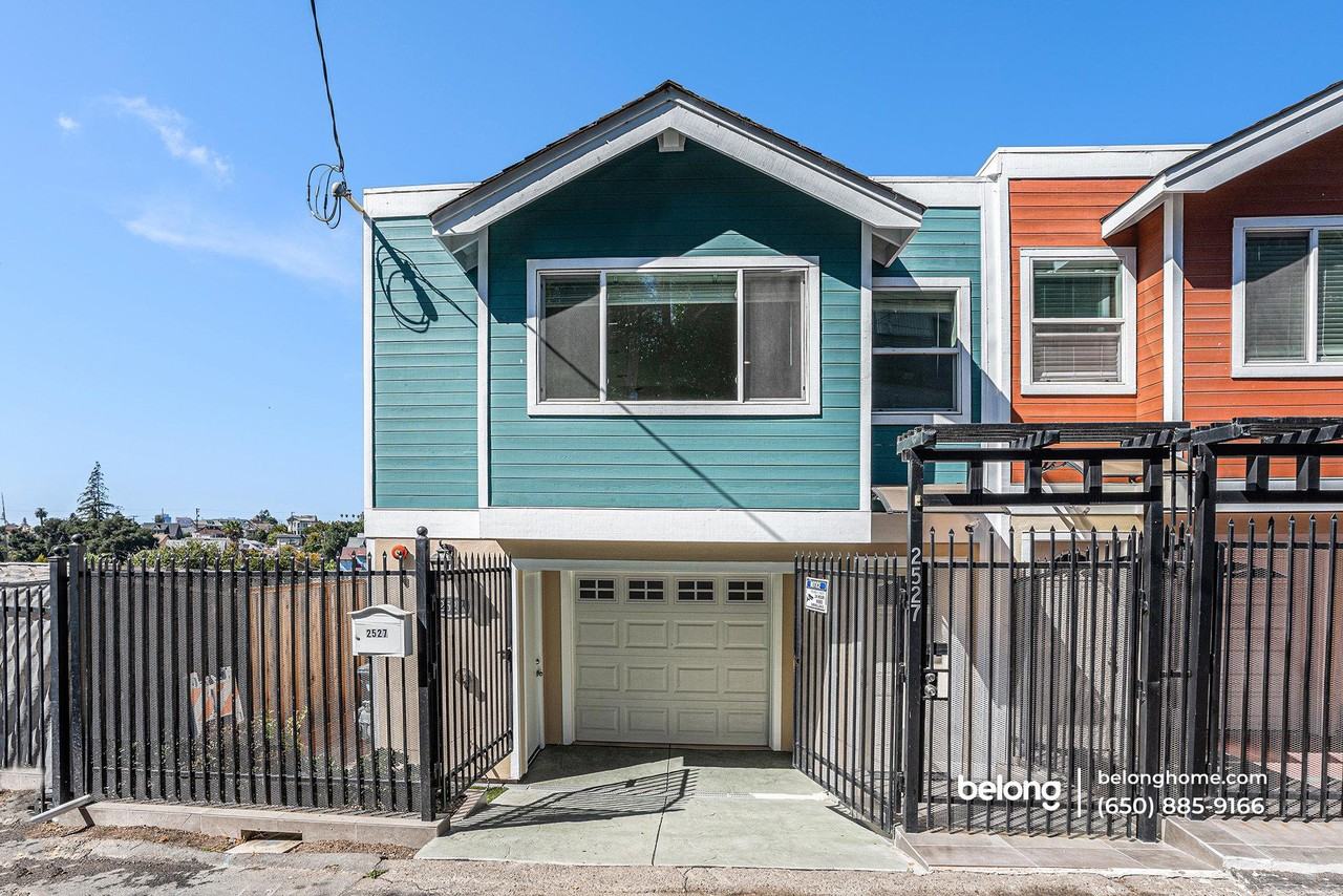 2527 Wallace St - Photo 2 of 28