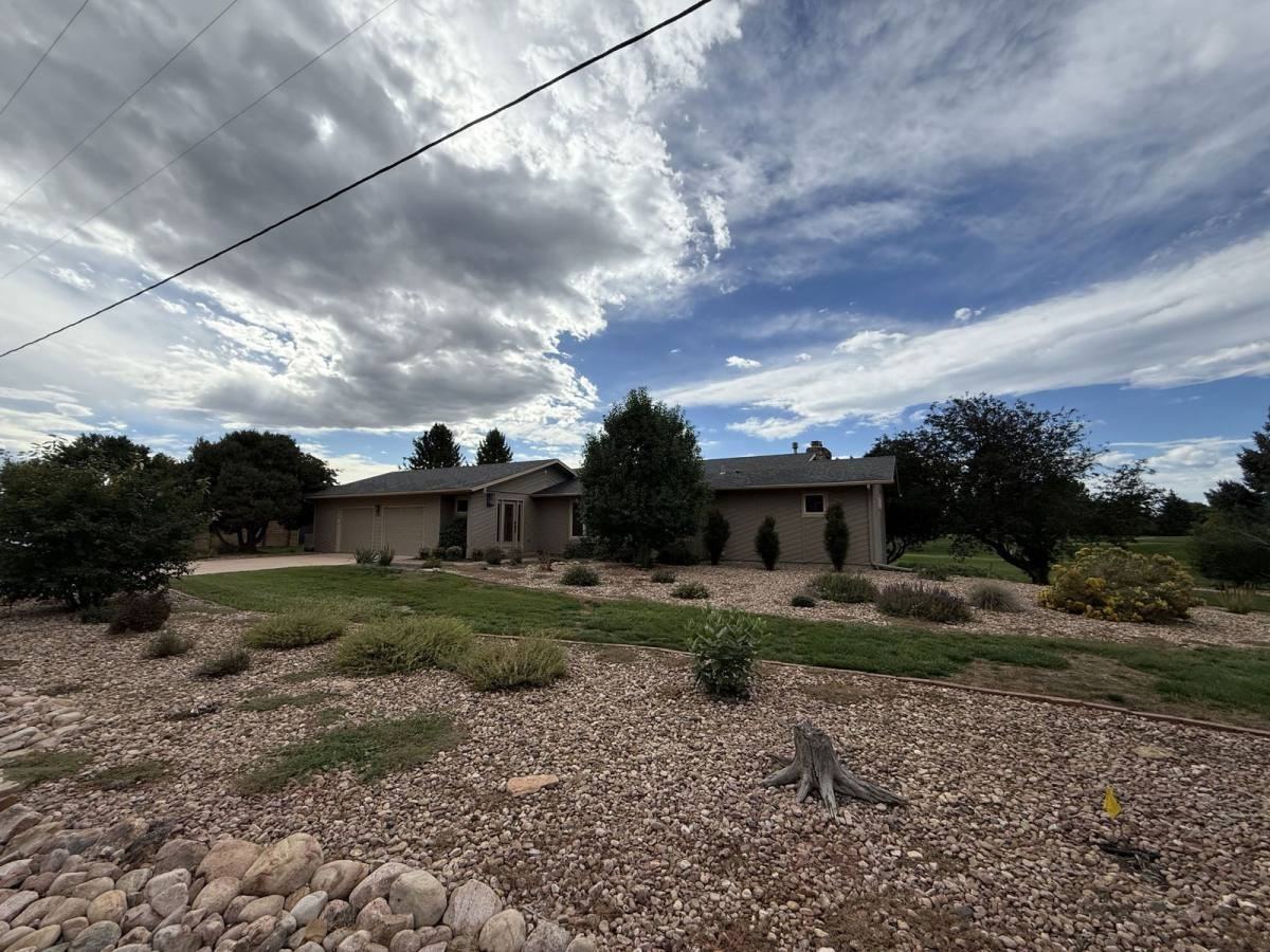 1713 Richards Lake Rd - Photo 2 of 10