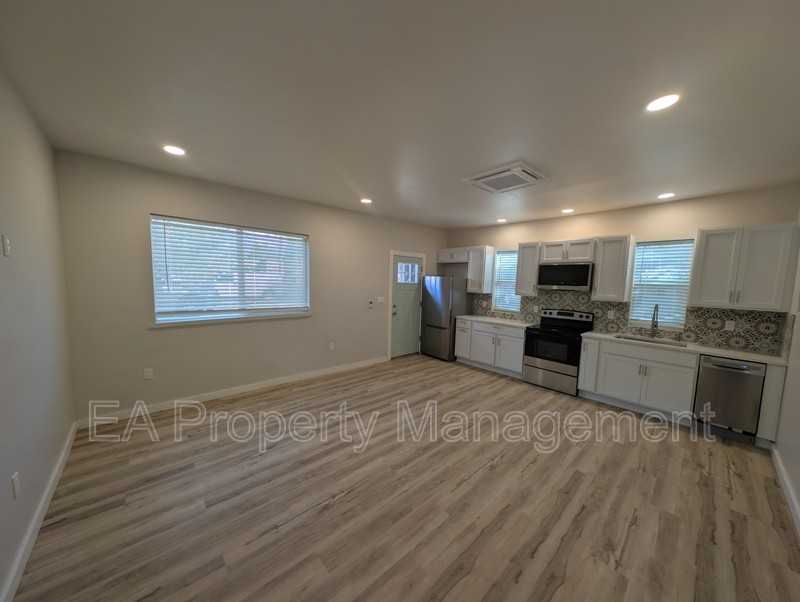 816 1/2 13th St Nw - Photo 2 of 16