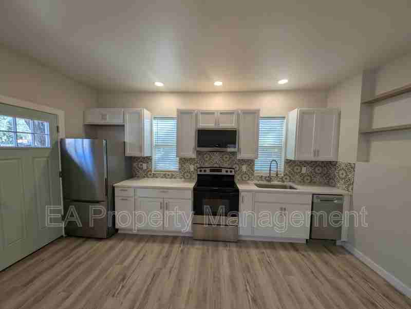 816 1/2 13th St Nw - Photo 3 of 16