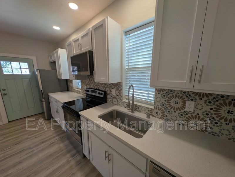 816 1/2 13th St Nw - Photo 4 of 16