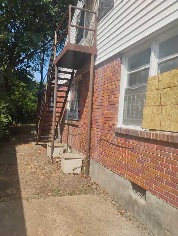 1288 Kerr Ave - Photo 2 of 4