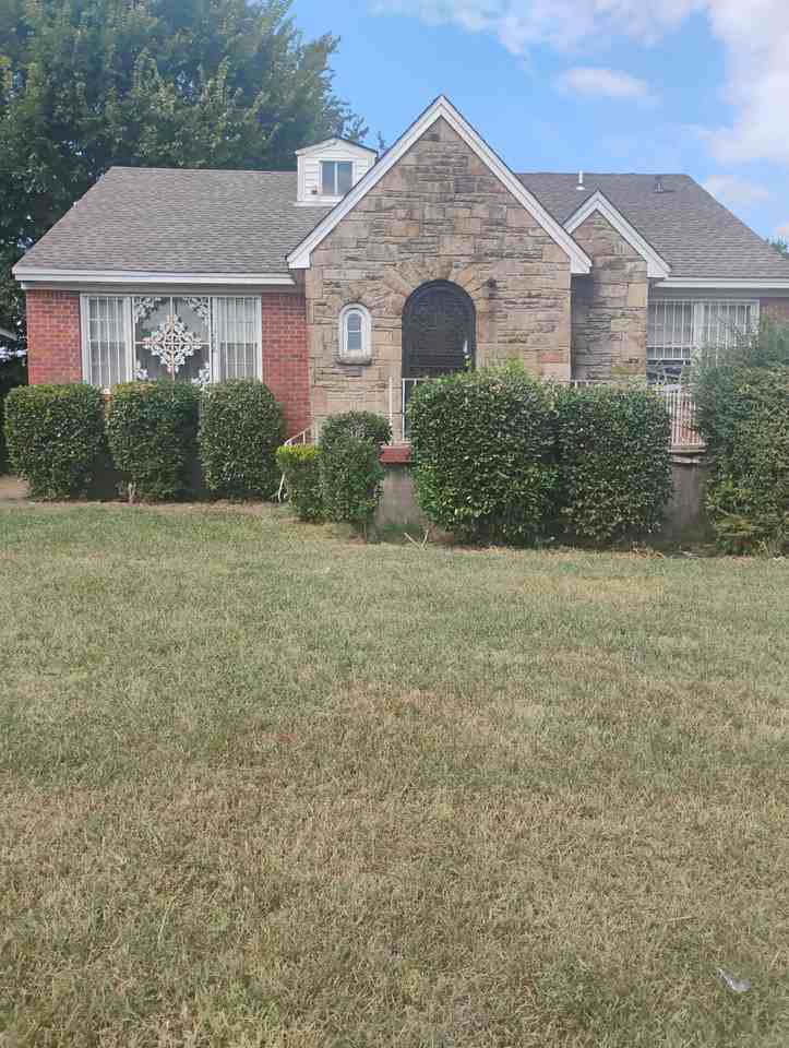 1288 Kerr Ave - Photo 3 of 4