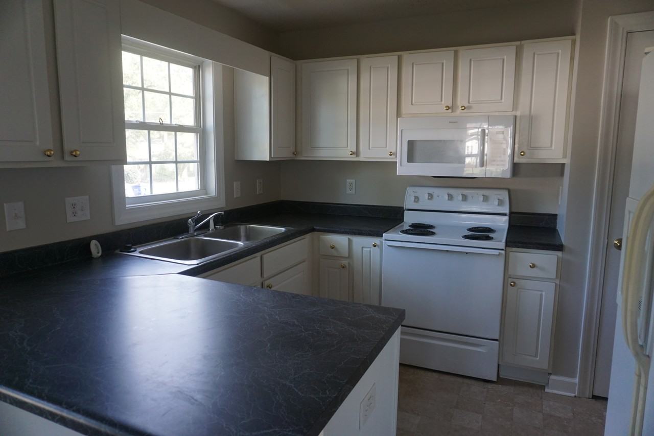 301 Maple St - Photo 3 of 14