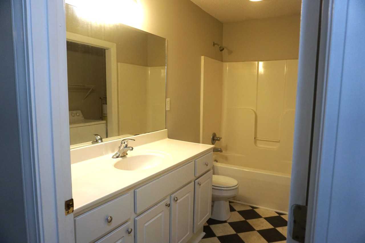 301 Maple St - Photo 7 of 14