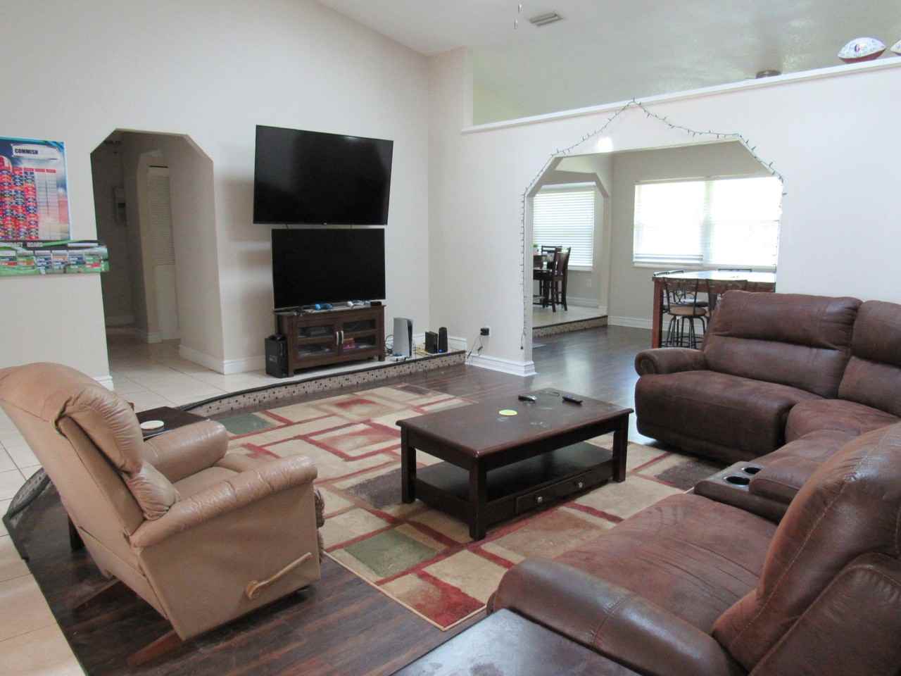 1105 Donnell Dr - Photo 3 of 20