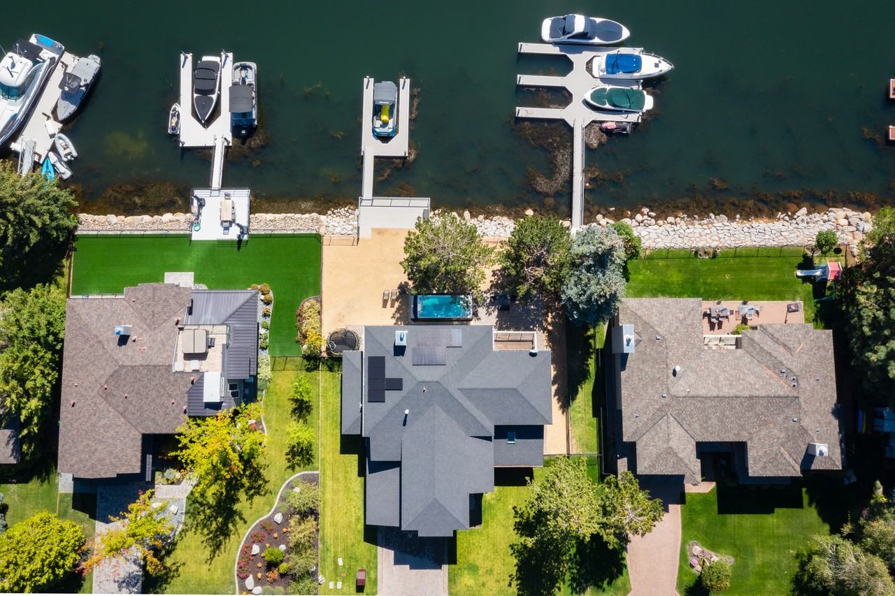 10276 Beach Dr - Photo 5 of 20