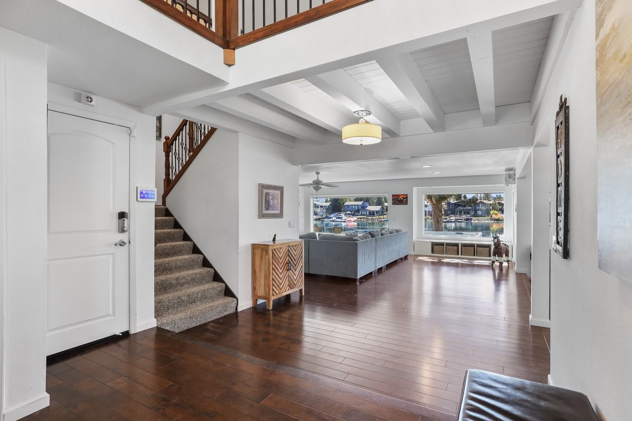 10276 Beach Dr - Photo 7 of 20