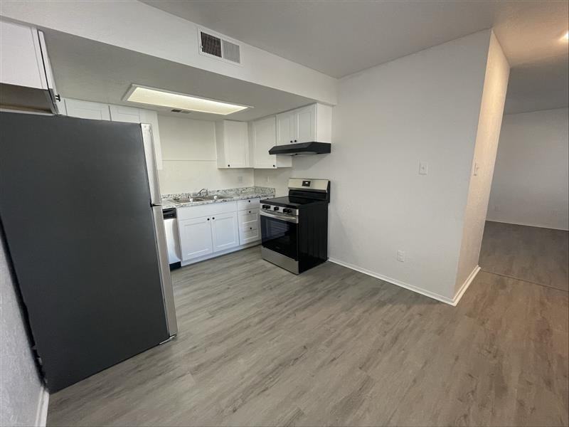 1050 Meadowlark Ct Se - Photo 3 of 21