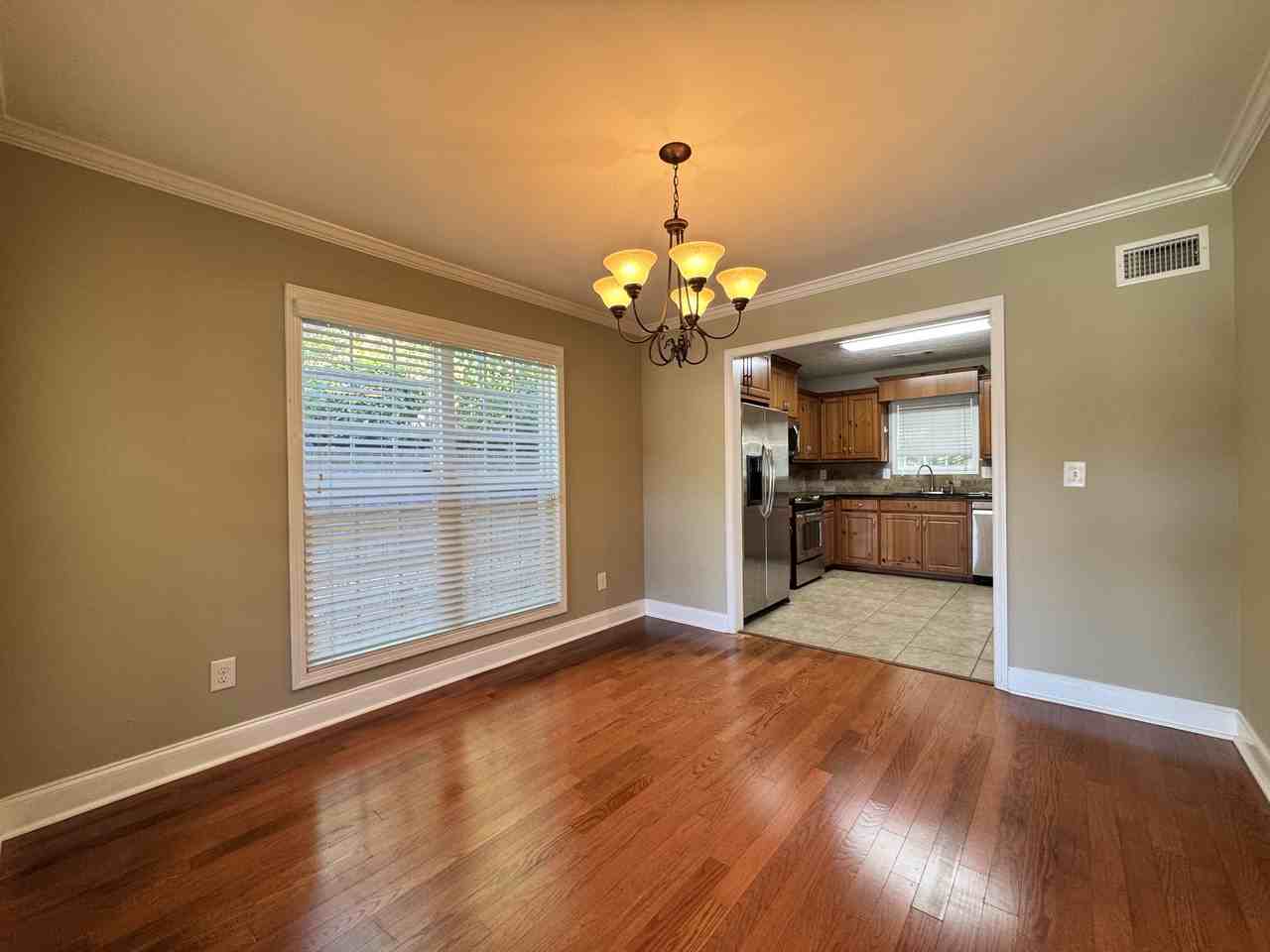 3010 Thornberry Cir - Photo 4 of 24