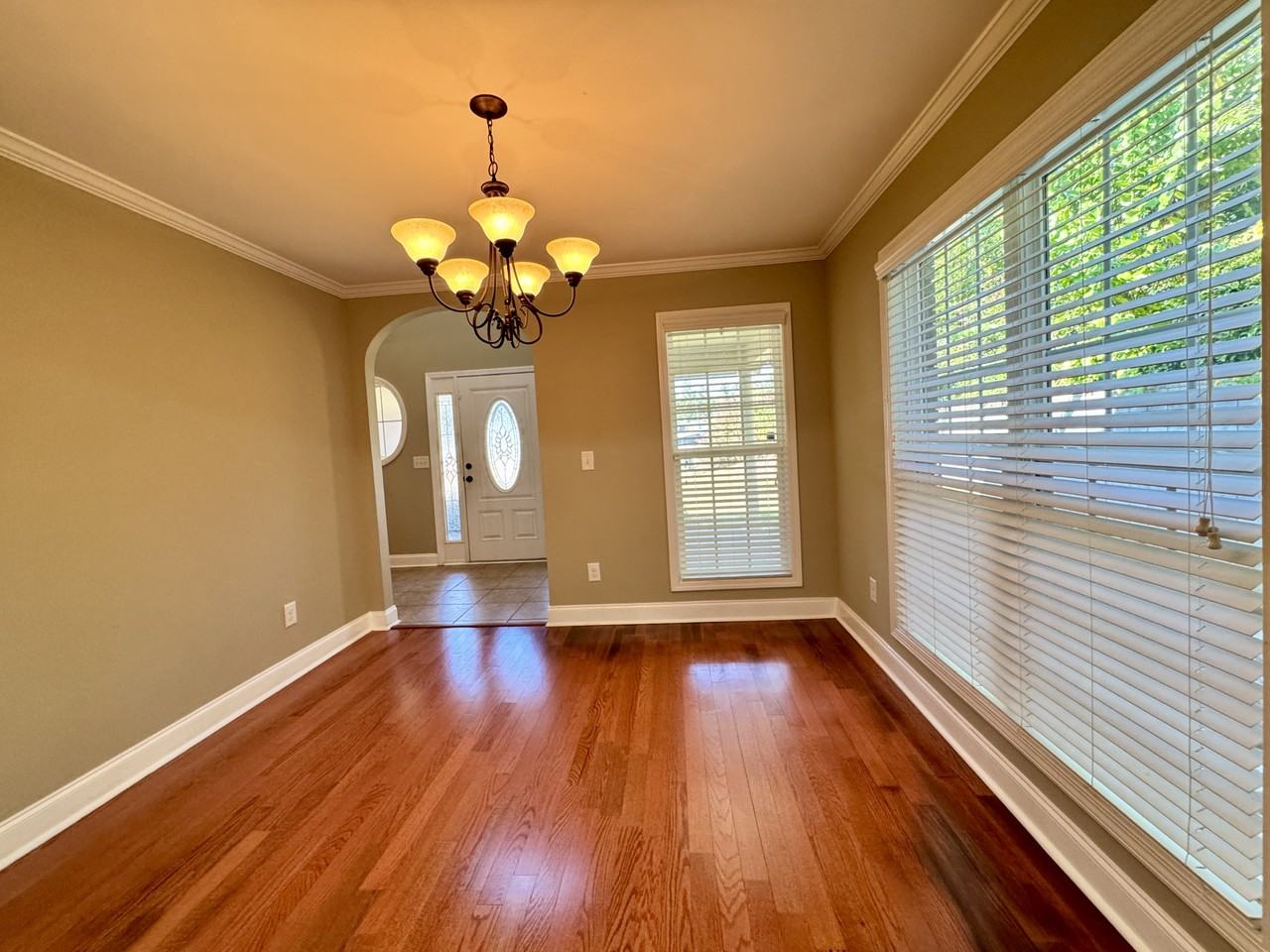 3010 Thornberry Cir - Photo 5 of 24