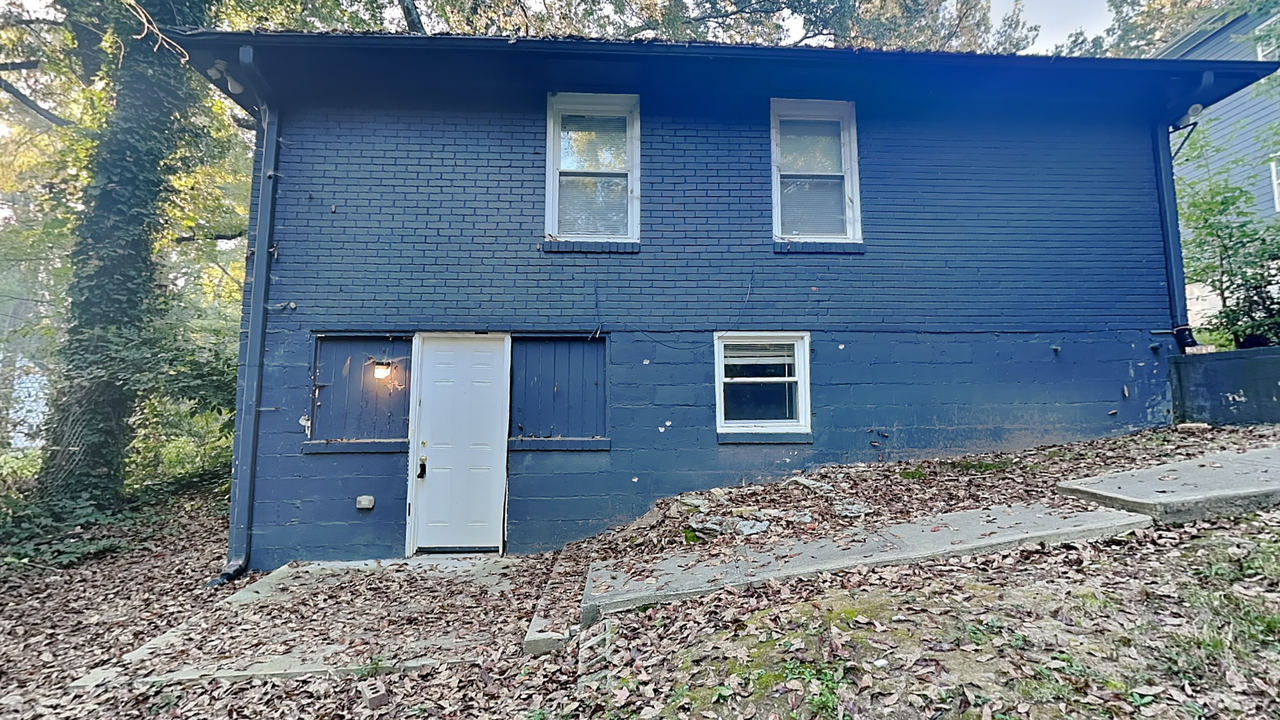 2875 3rd Avenue Southwest #B - Photo 3 of 20