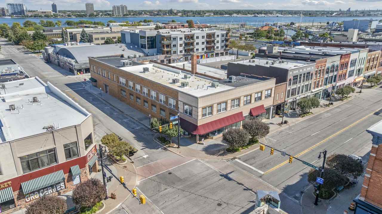 412 Grand River Ave - Photo 2 of 50