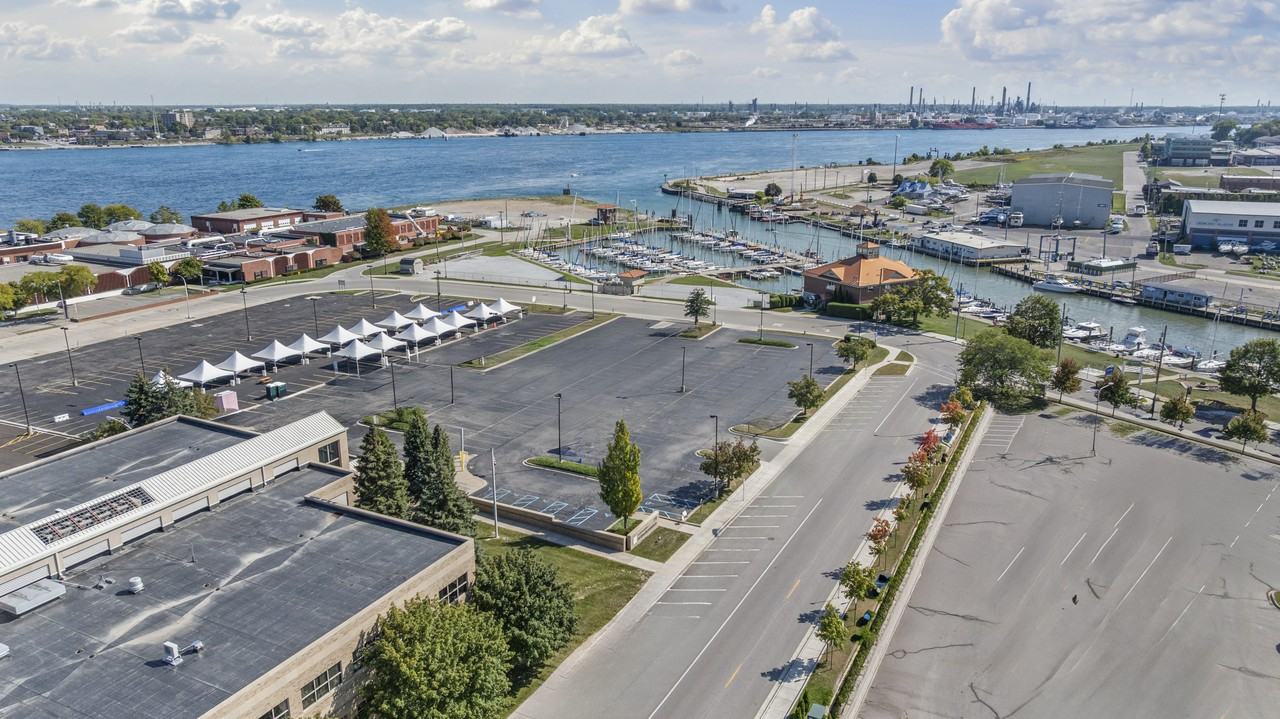 412 Grand River Ave - Photo 3 of 50