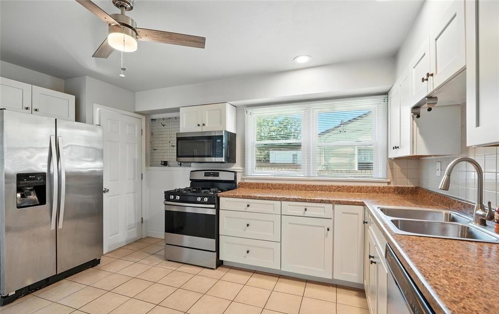 10818 Mallory Dr - Photo 3 of 18