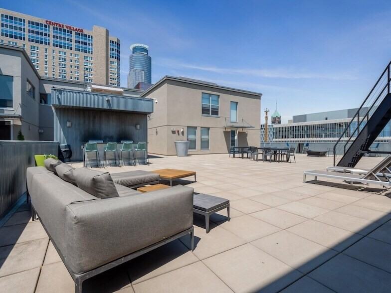 521 S 7th St - Photo 3 of 7