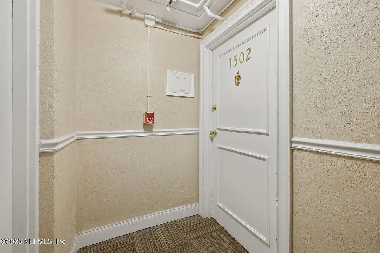 311 W Ashley St - Photo 2 of 47