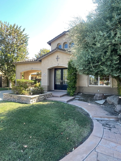 2906 Lonnie Beck Way - Photo 2 of 15