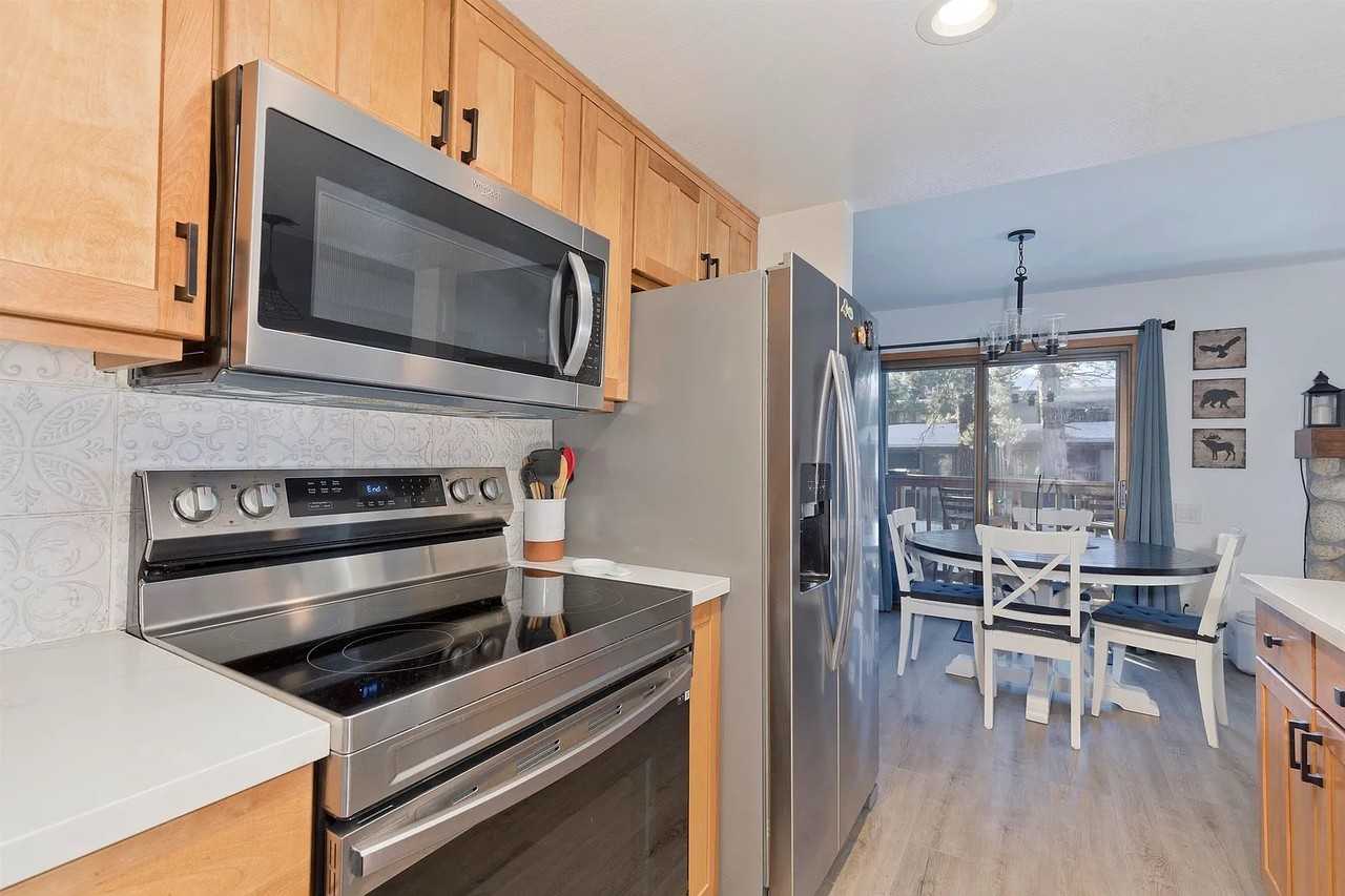 152 Viewpoint Rd - Photo 3 of 14