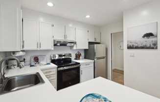 424 Staten Ave - Photo 1 of 1