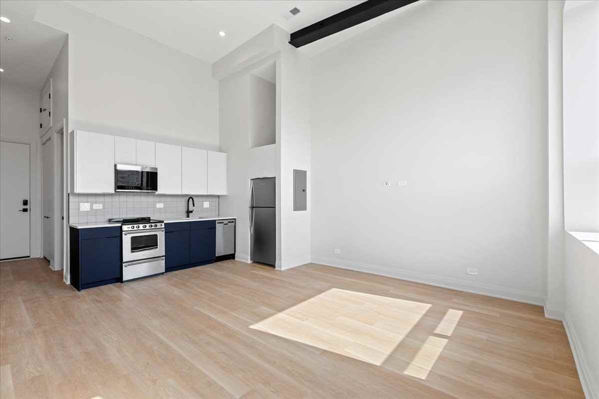 1934 W North Ave #201 - Photo 2 of 14