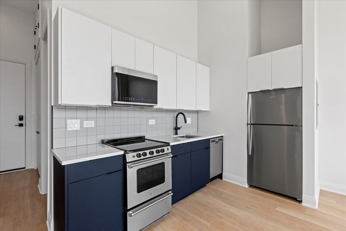 1934 W North Ave #201 - Photo 3 of 14